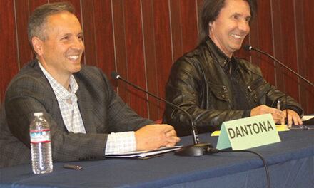 Dantona Races Past Woody